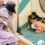 テントの中に連れ込まれた友達を助けれず2人同時にまわされた女子キャンパー