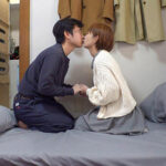 紗倉まなが女性慣れしていない童貞くんの家を訪れ優しくエッチにリードしちゃいました！