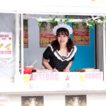 イルミネーションを見に来ていた冬休み中の女子大生さん 「半裸で移動販売してみませんか？」お客さんにバレないよう10分おきに過激になる下半身イジられミッションに耐えられるか！？